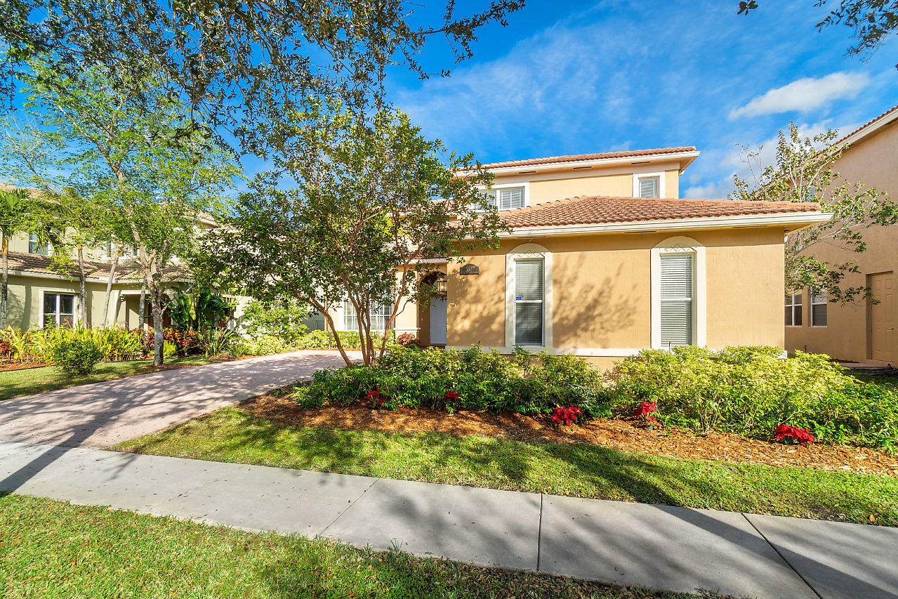 8627 Cobblestone Point Circle - Photo 1
