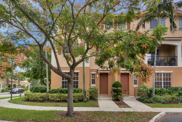 1421 Wickham Circle - Photo 1