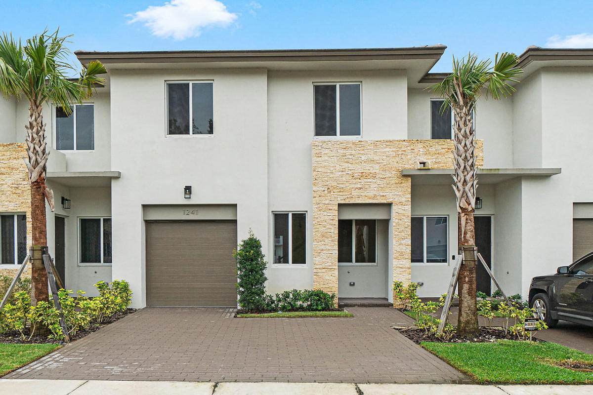 1241 Pioneer Way - Photo 1