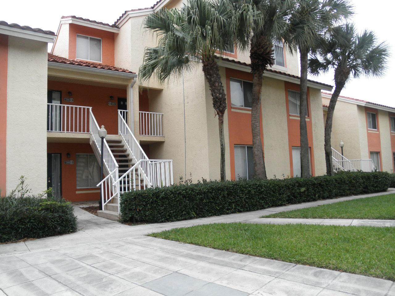 1256 The Pointe Drive - Photo 1