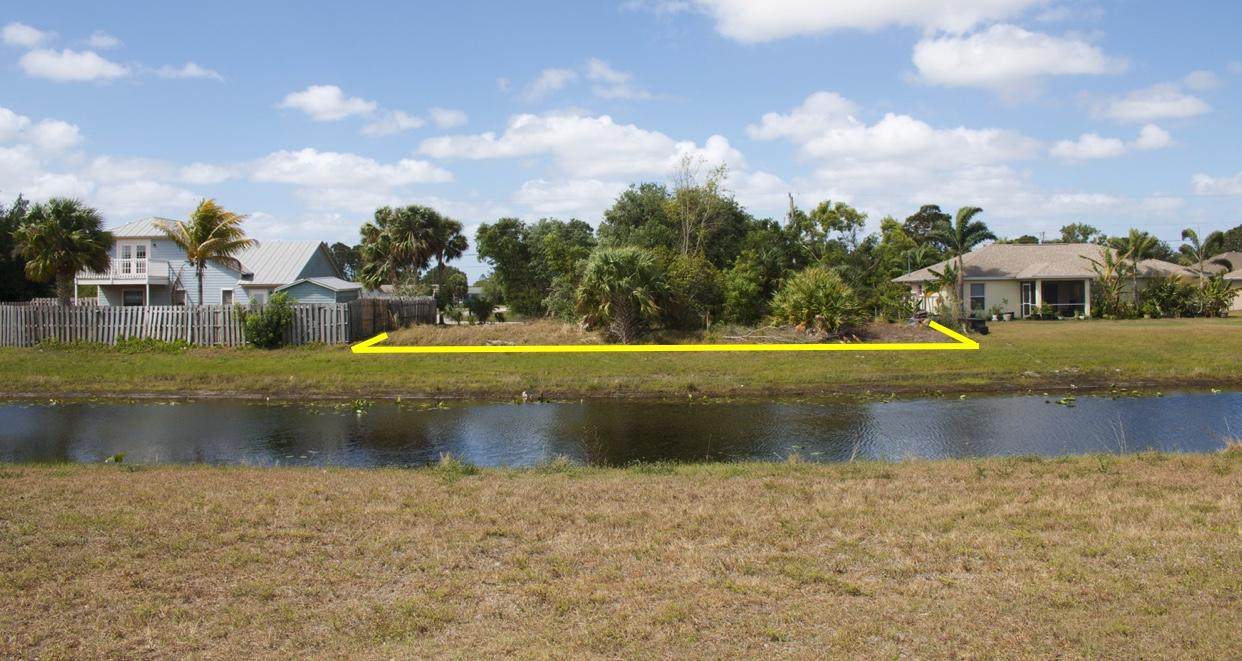 1895 North Buttonwood Drive - Photo 1