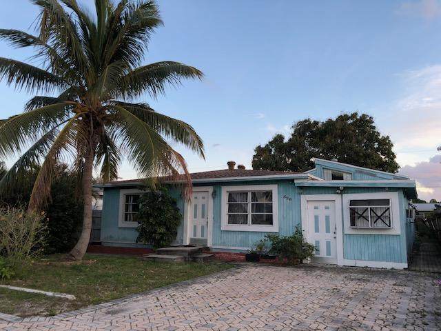 526 Perry Street - Photo 1