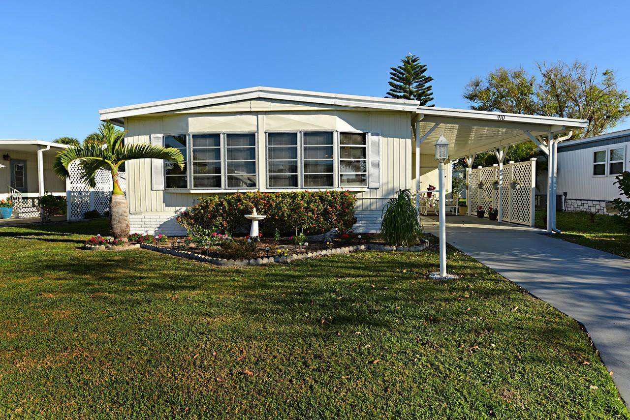 910 Laurel Circle - Photo 1