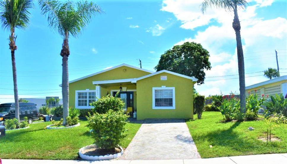 1035 25th Street - Photo 1