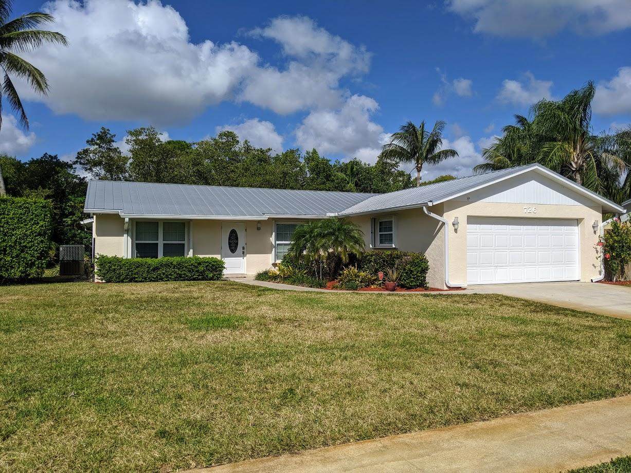 726 Pennock Lane - Photo 1