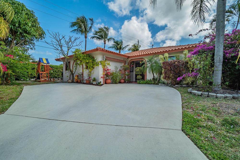 1035 Soelca Drive - Photo 1