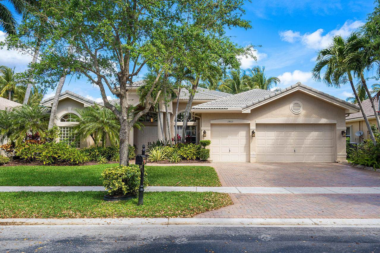 19515 Saturnia Lakes Drive - Photo 1