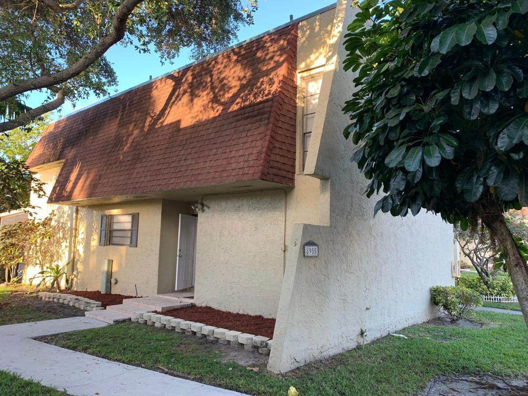 8955 Palm Tree Lane - Photo 1