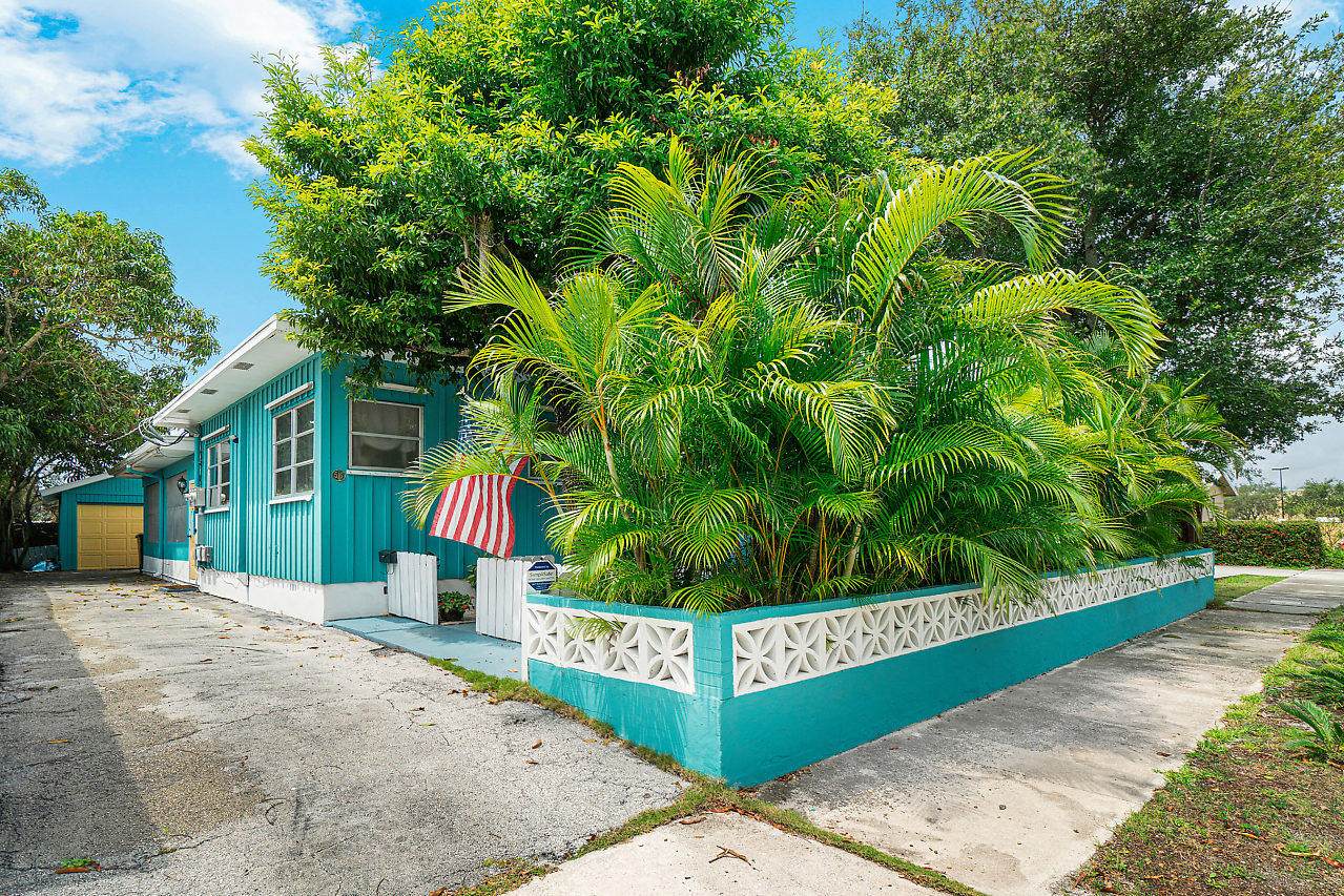 516 46th Street - Photo 1