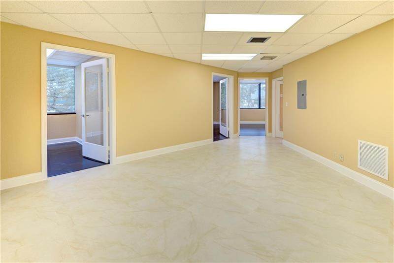 2701 Oakland Park Boulevard - Photo 1