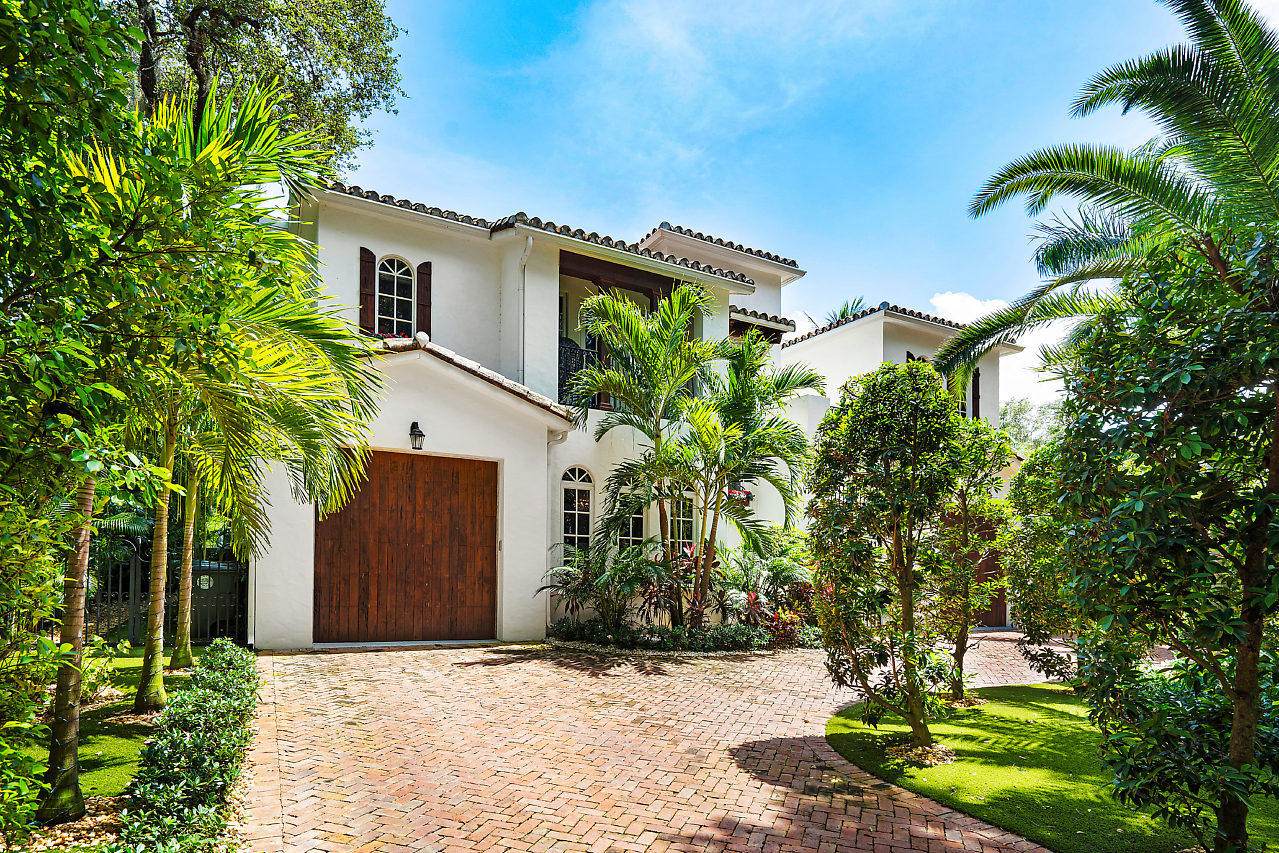 730 Alamanda Street - Photo 1