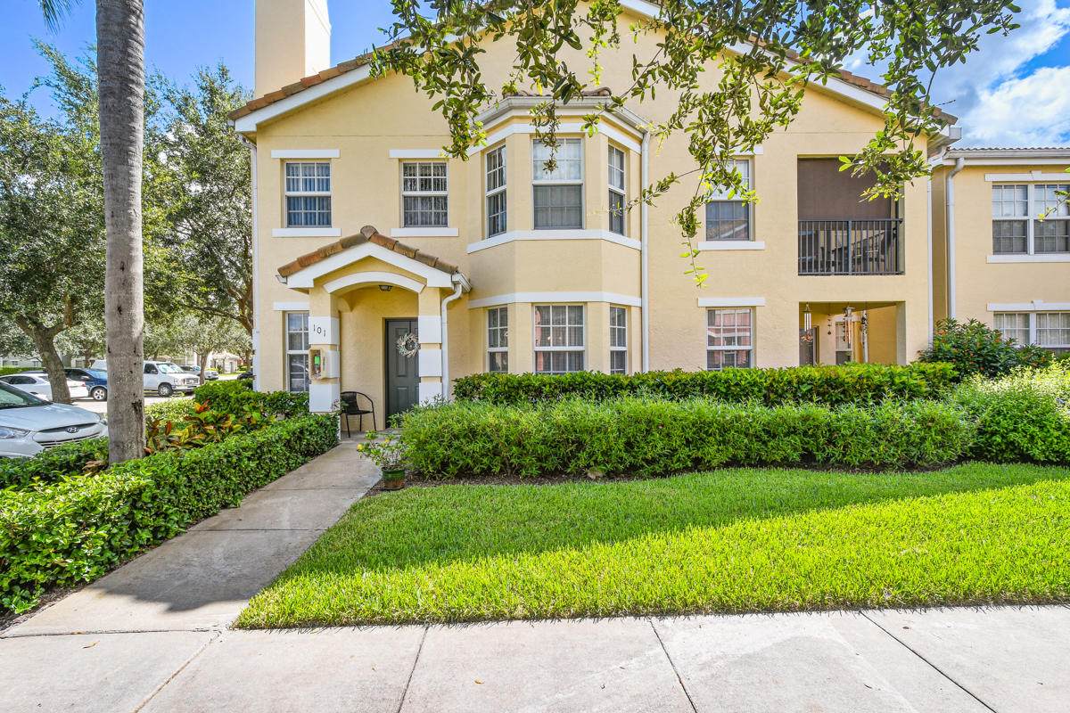 136 Peacock Boulevard - Photo 1