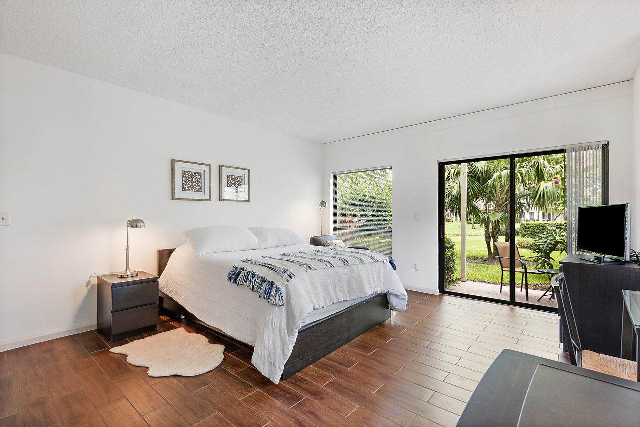 11863 Wimbledon Circle - Photo 1