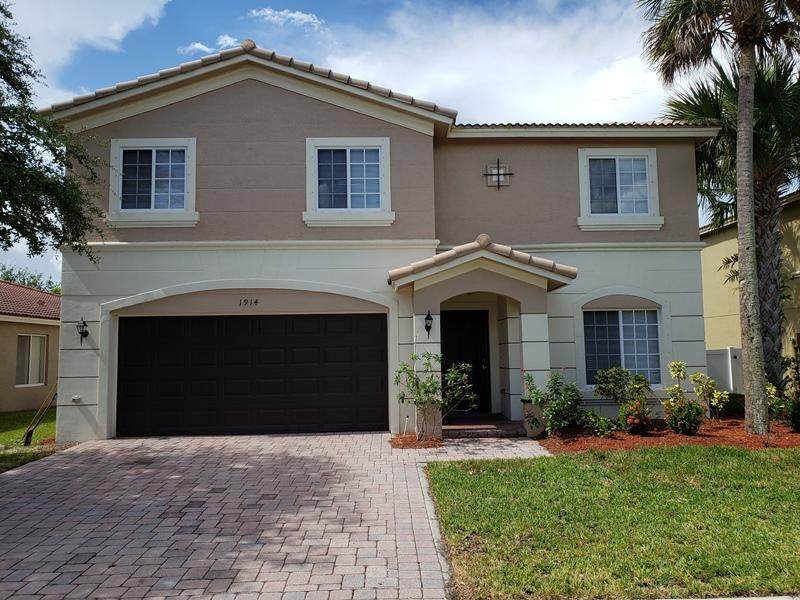 1914 Newport Isles Boulevard - Photo 1