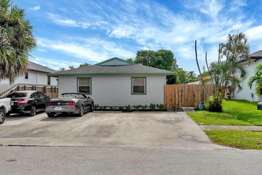 204 Broward Avenue - Photo 1