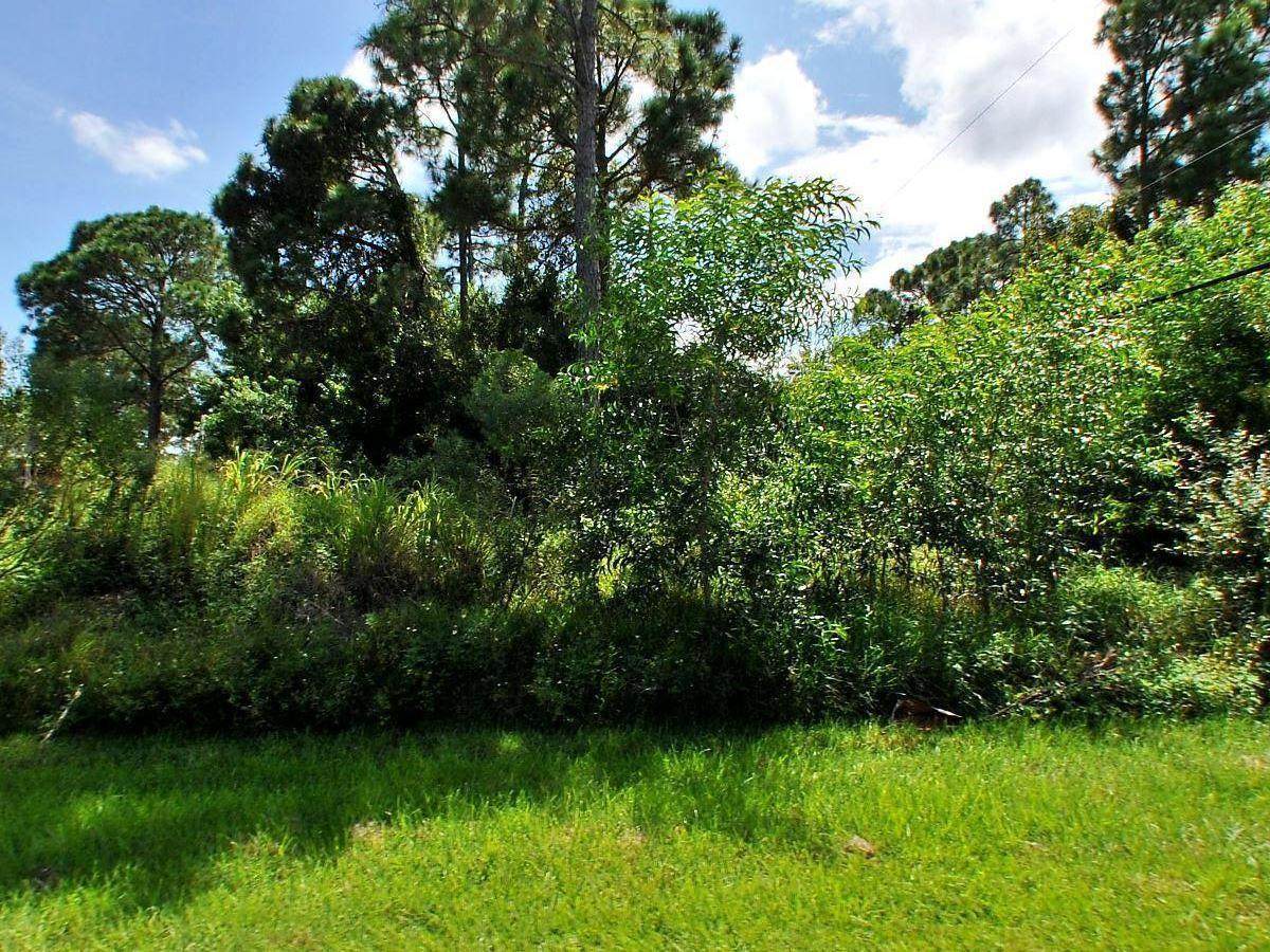 2720 Howell Avenue - Photo 1