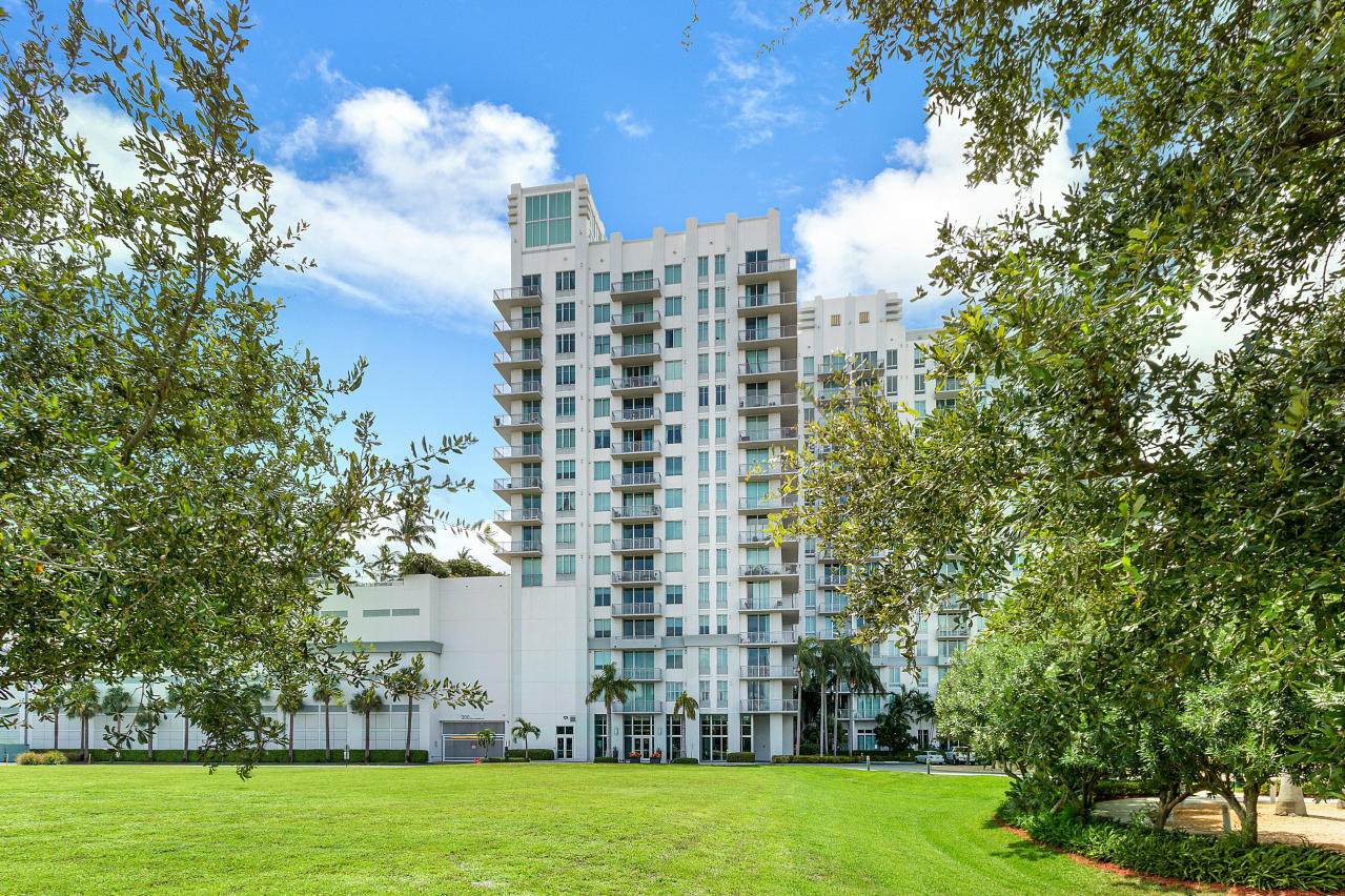 300 Australian Avenue - Photo 1