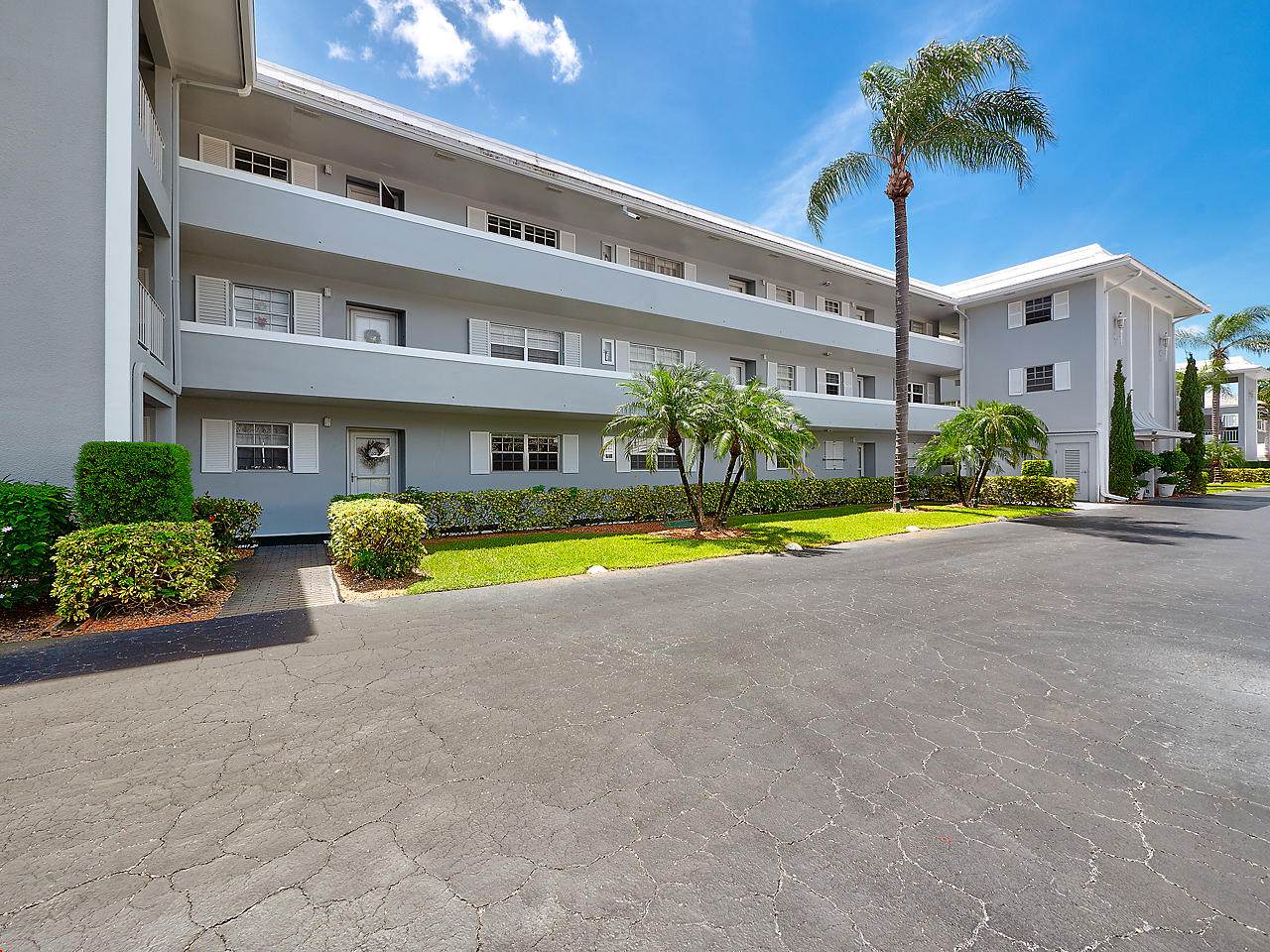 157 Atlantis Blvd - Photo 1