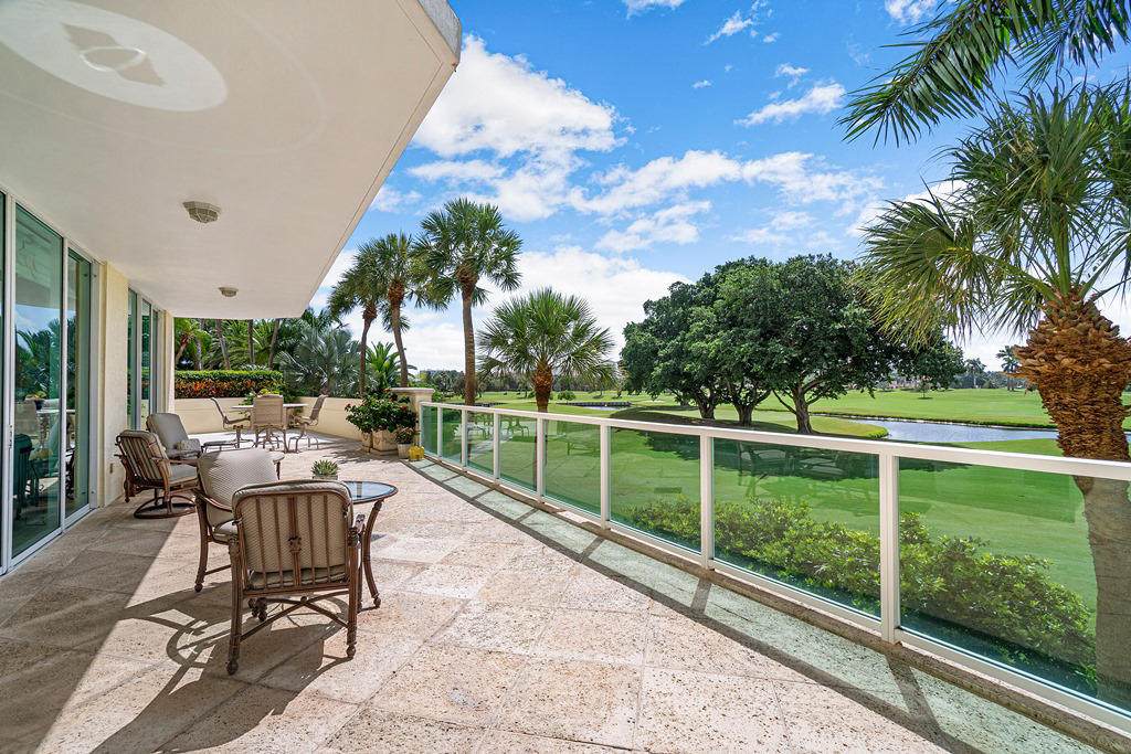 550 Mizner Boulevard - Photo 1