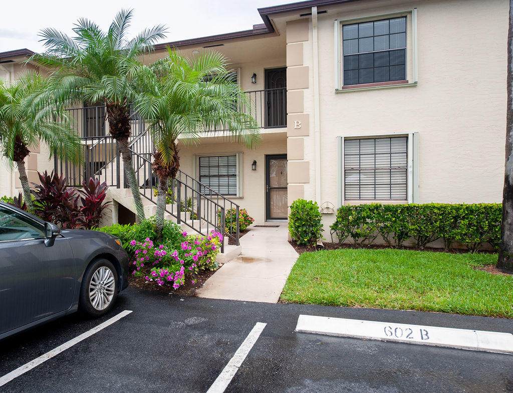 602 Pinecrest Circle - Photo 1