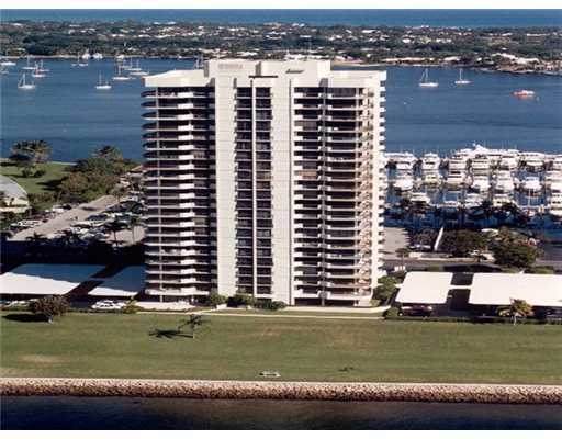 123 Lakeshore Drive - Photo 1