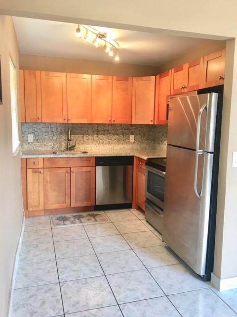 576 Brittany L - Photo 1