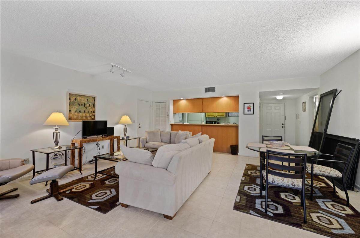 11863 Wimbledon Circle - Photo 1