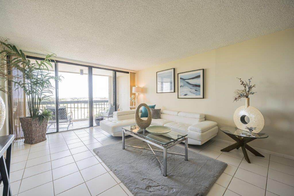 2425 Presidential Way - Photo 1