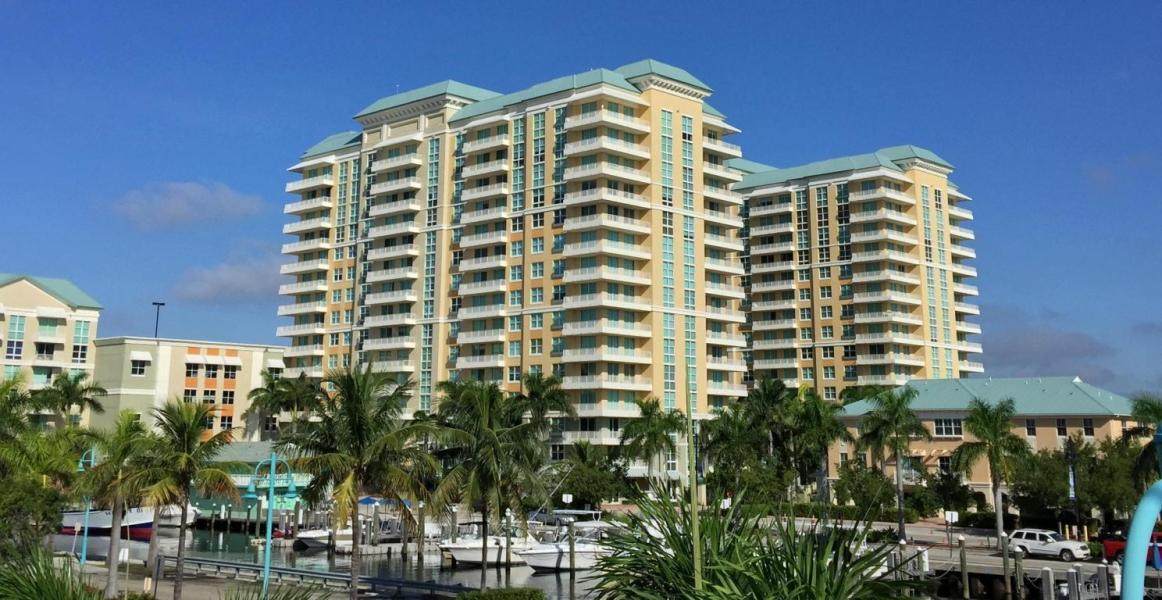 625 Casa Loma Boulevard - Photo 1