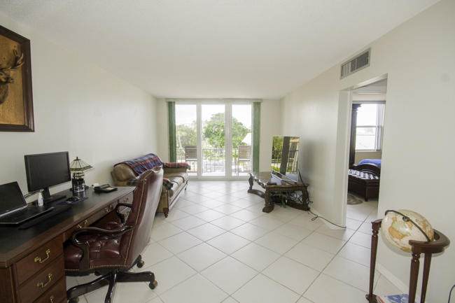 301 Croton Avenue - Photo 1