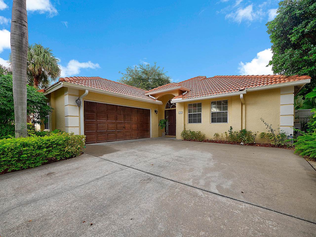 2749 Pointe Circle - Photo 1