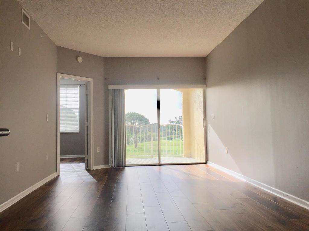 2040 Greenview Shores Boulevard - Photo 1