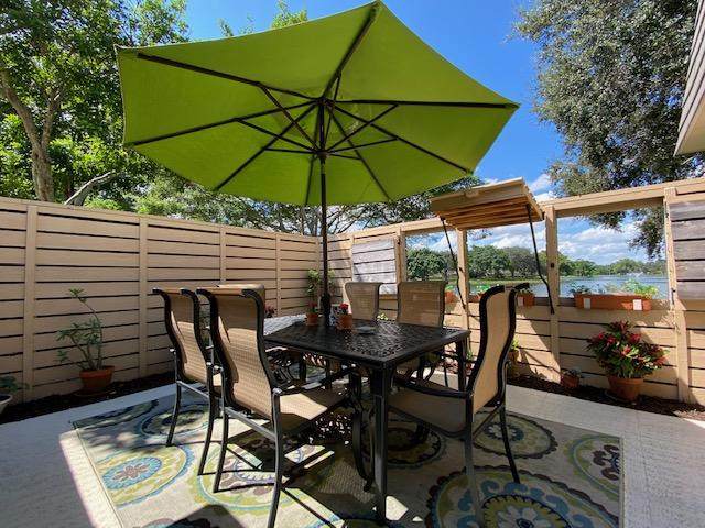 812 8th Terrace - Photo 1