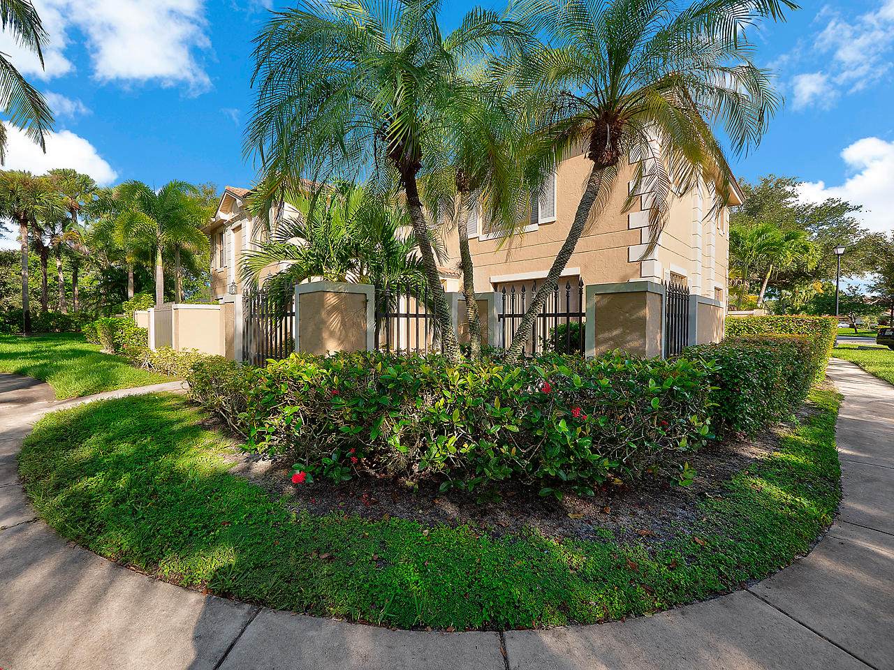 353 Prestwick Circle - Photo 1