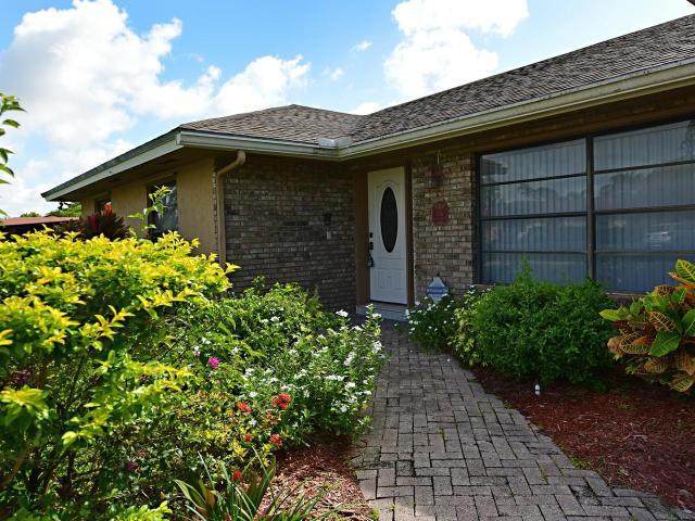 106 Swan Parkway - Photo 1