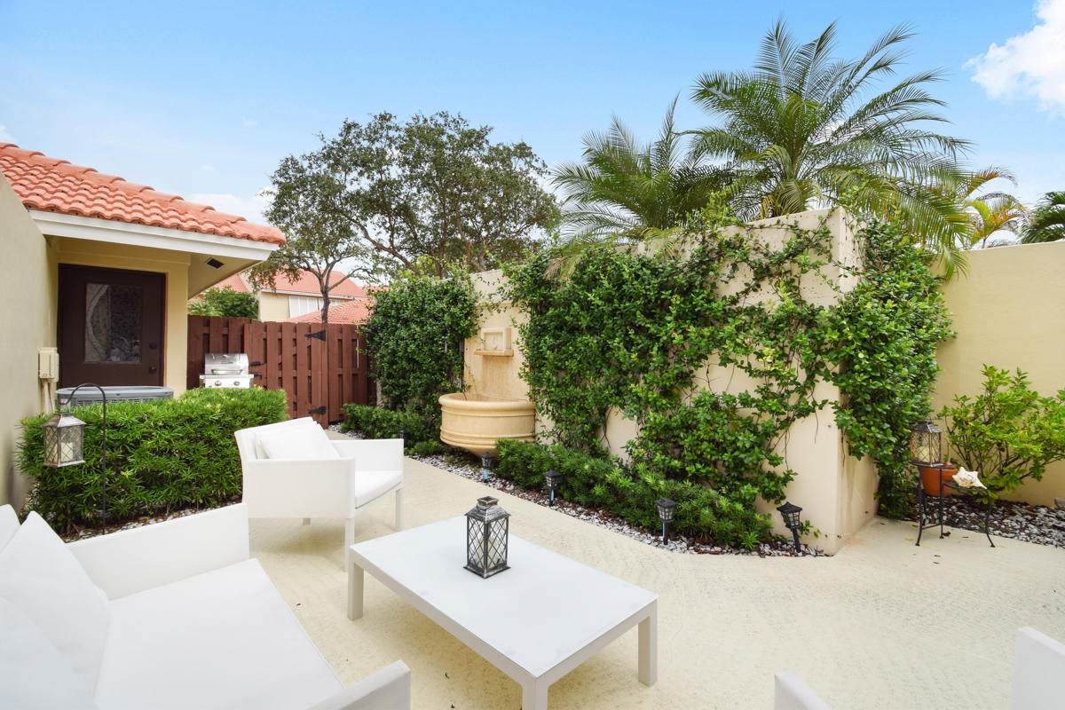121 Old Meadow Way - Photo 1