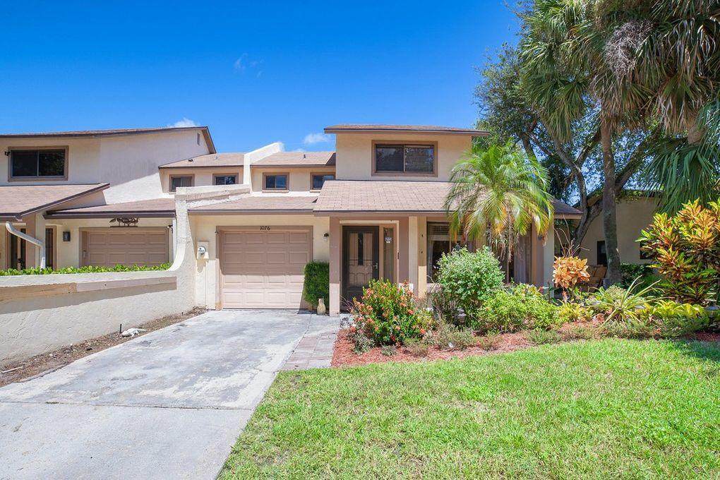 1076 Raintree Lane - Photo 1