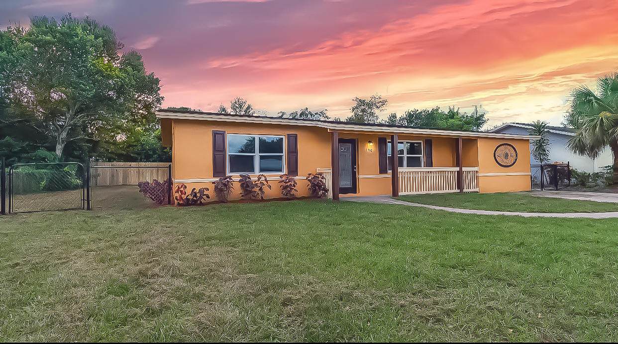 719 4th Pl Place - Photo 1