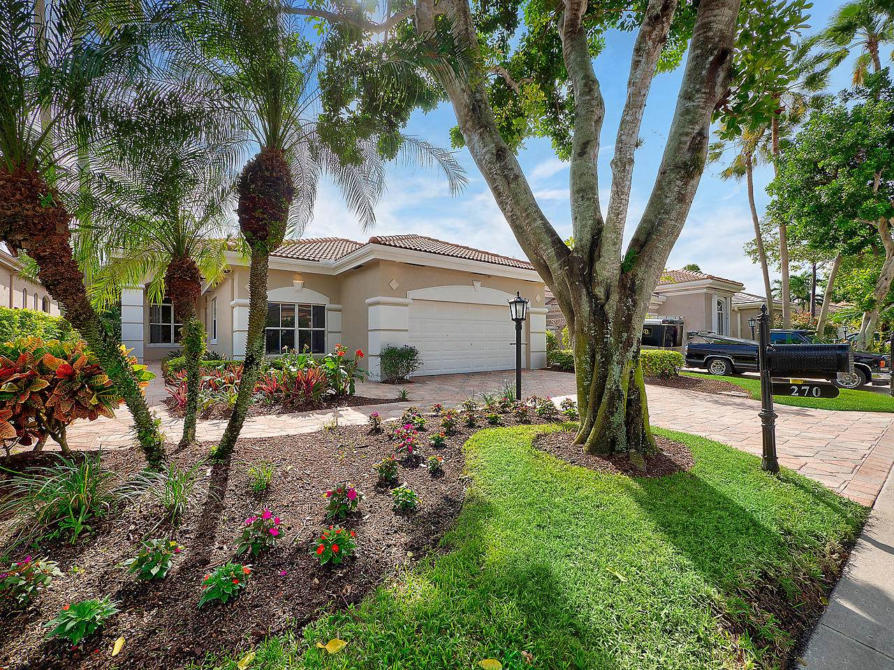 270 Isle Way - Photo 1