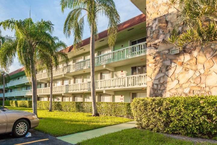 3200 Springdale Boulevard - Photo 1