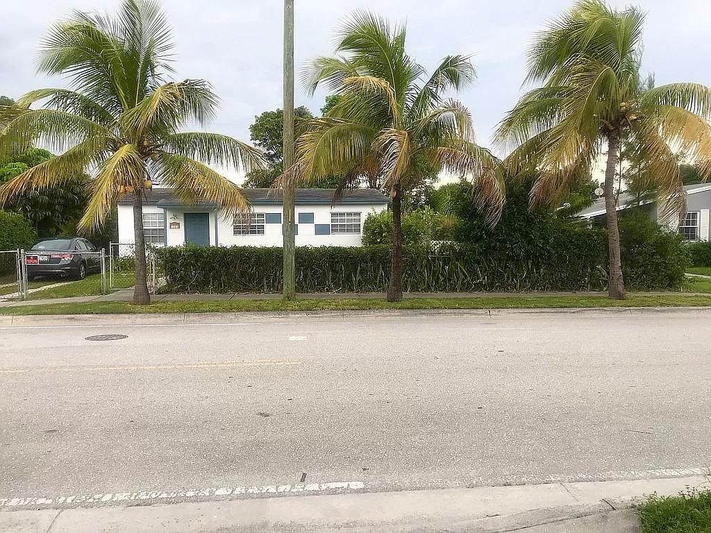 1064 27th Street - Photo 1