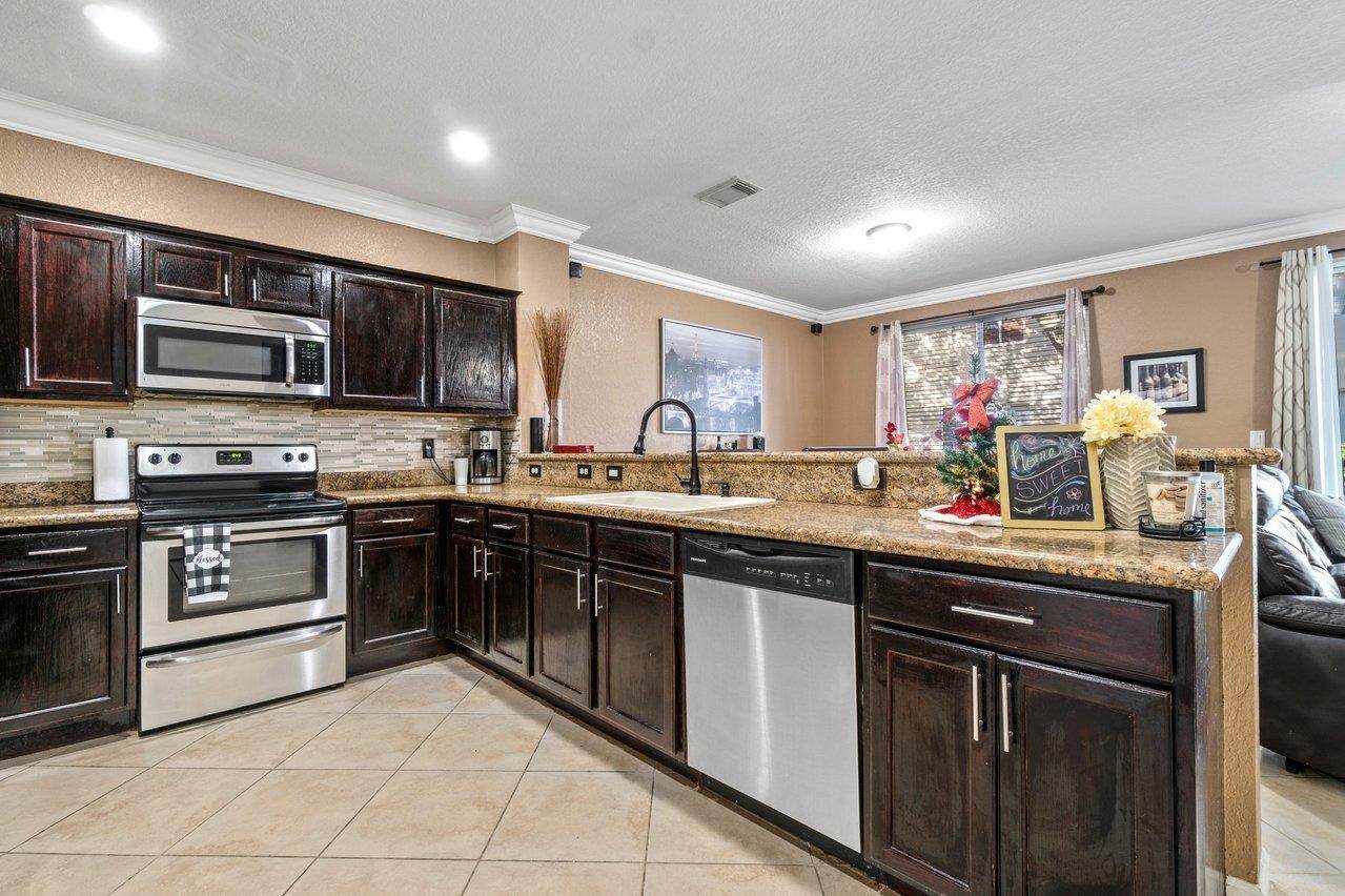 3111 Evergreen Circle - Photo 1
