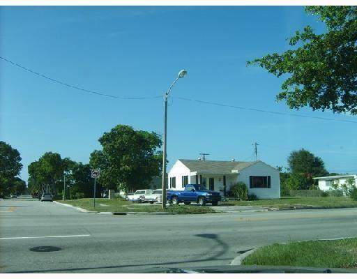 641 Forest Hill Boulevard - Photo 1