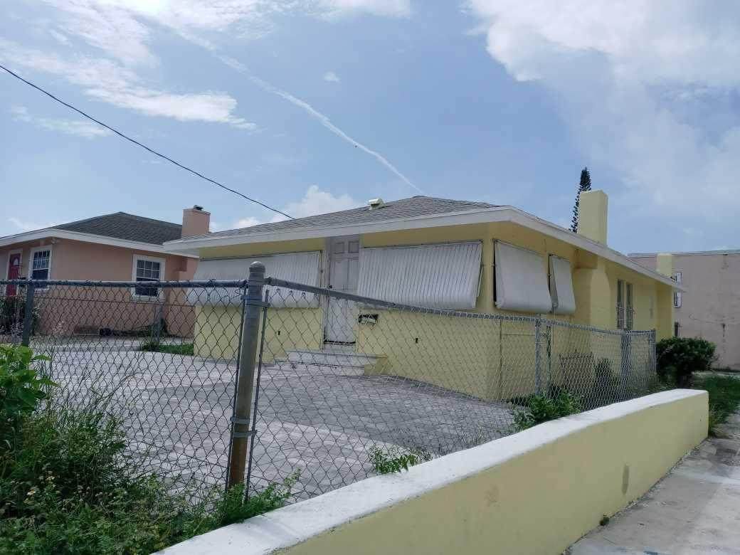 900 20th Street - Photo 1