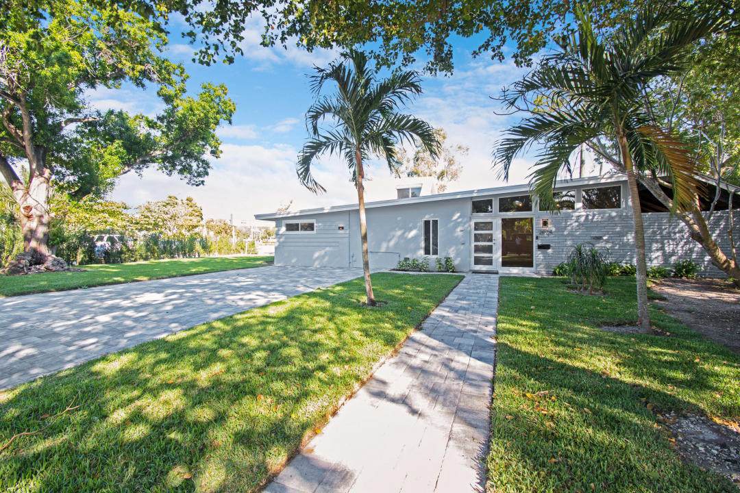2024 4th Avenue - Photo 1