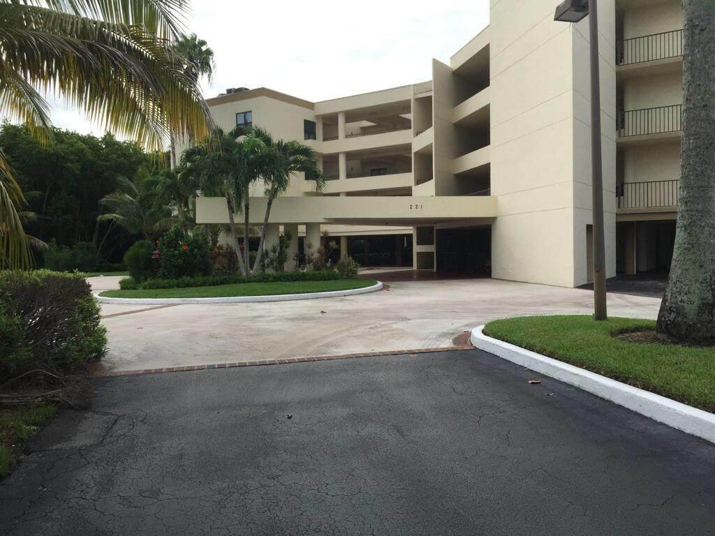 221 Plantation Road - Photo 1