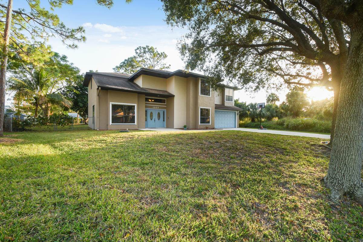 1202 Wellington Avenue - Photo 1