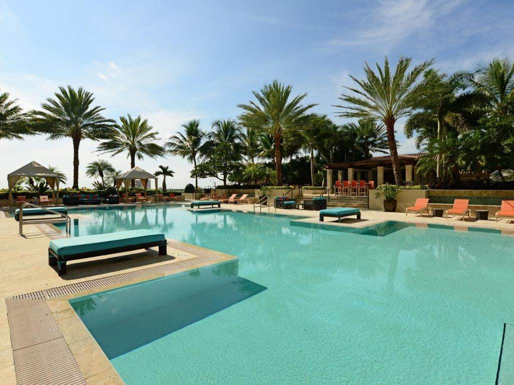 550 Okeechobee Boulevard - Photo 1