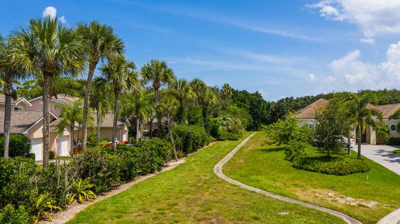 240 Lakeview Way - Photo 1