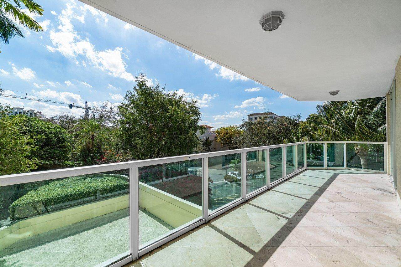550 Mizner Boulevard - Photo 1